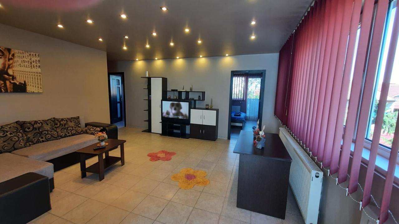 Spacious, Modern Condo In New Villa - Sleeps 6 Bukarest Kültér fotó