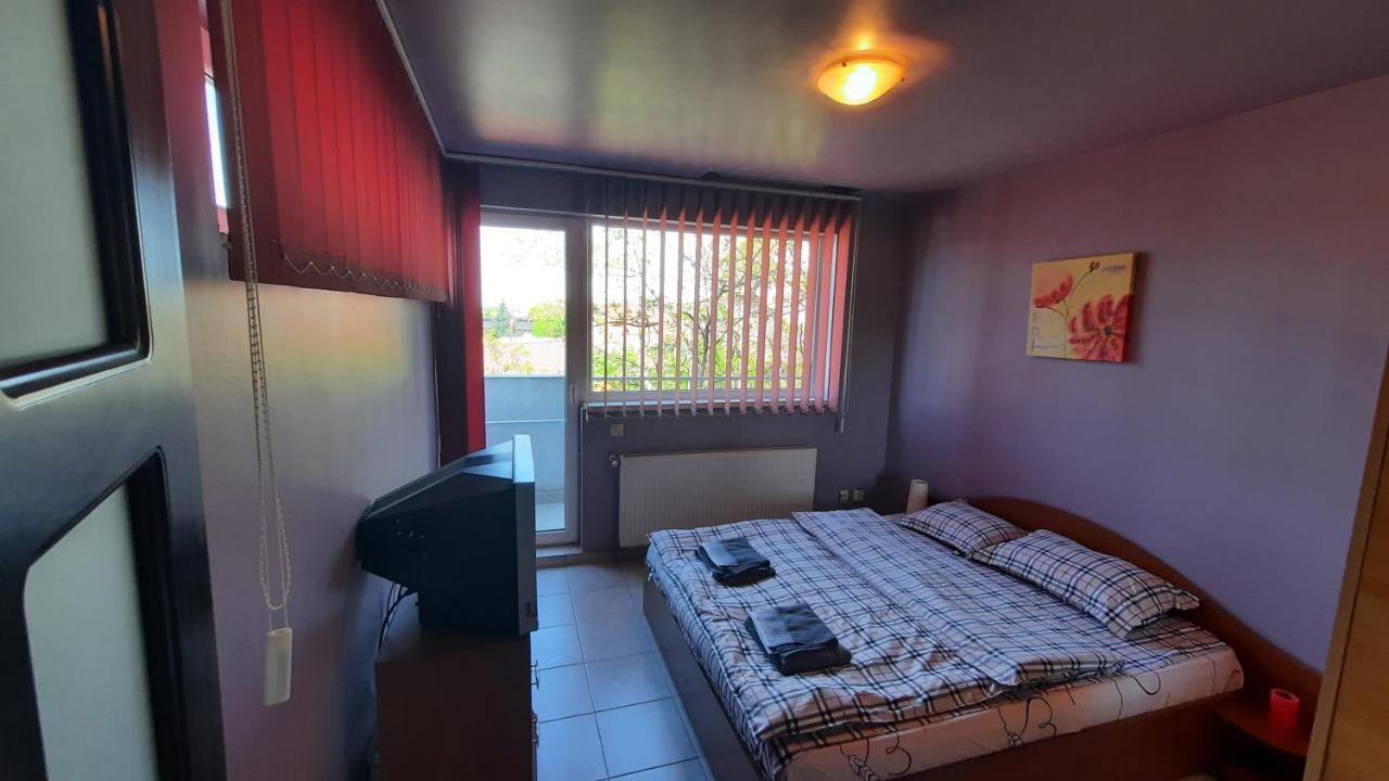 Spacious, Modern Condo In New Villa - Sleeps 6 Bukarest Kültér fotó