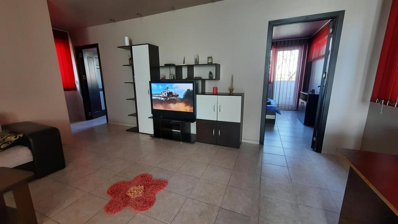 Spacious, Modern Condo In New Villa - Sleeps 6 Bukarest Kültér fotó