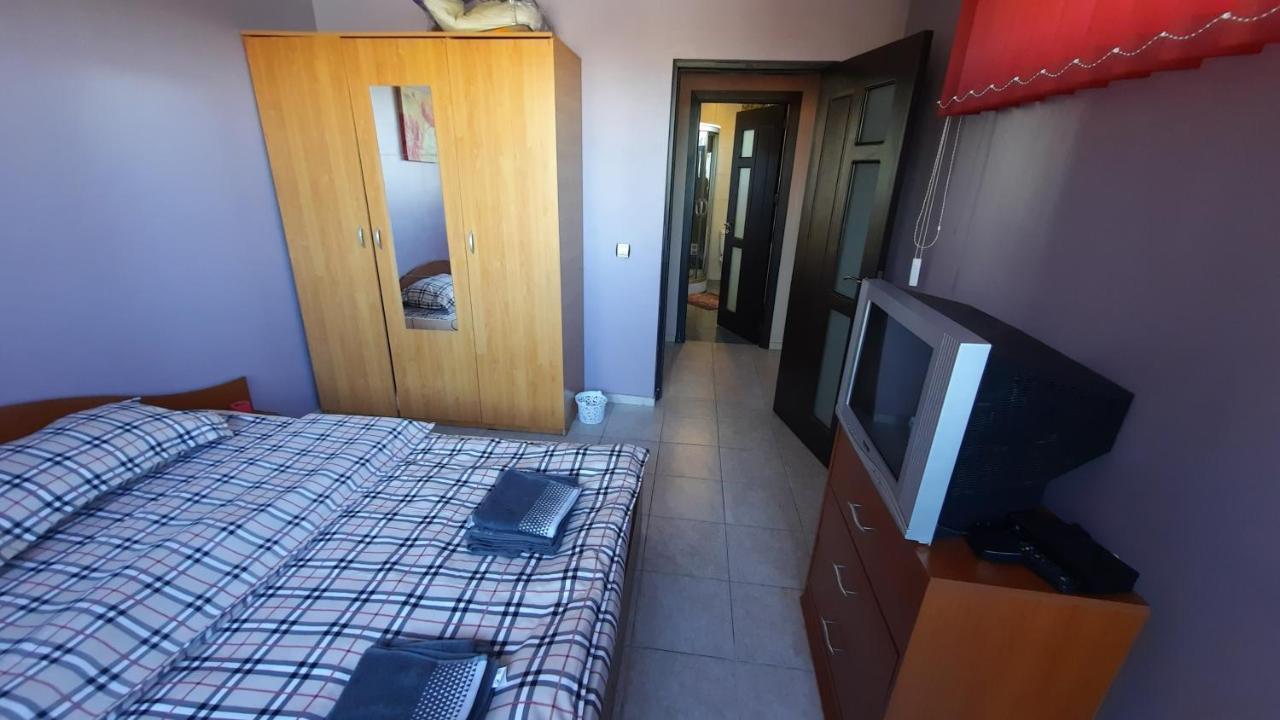 Spacious, Modern Condo In New Villa - Sleeps 6 Bukarest Kültér fotó