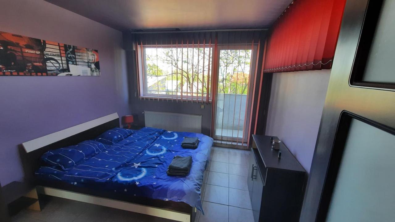Spacious, Modern Condo In New Villa - Sleeps 6 Bukarest Kültér fotó
