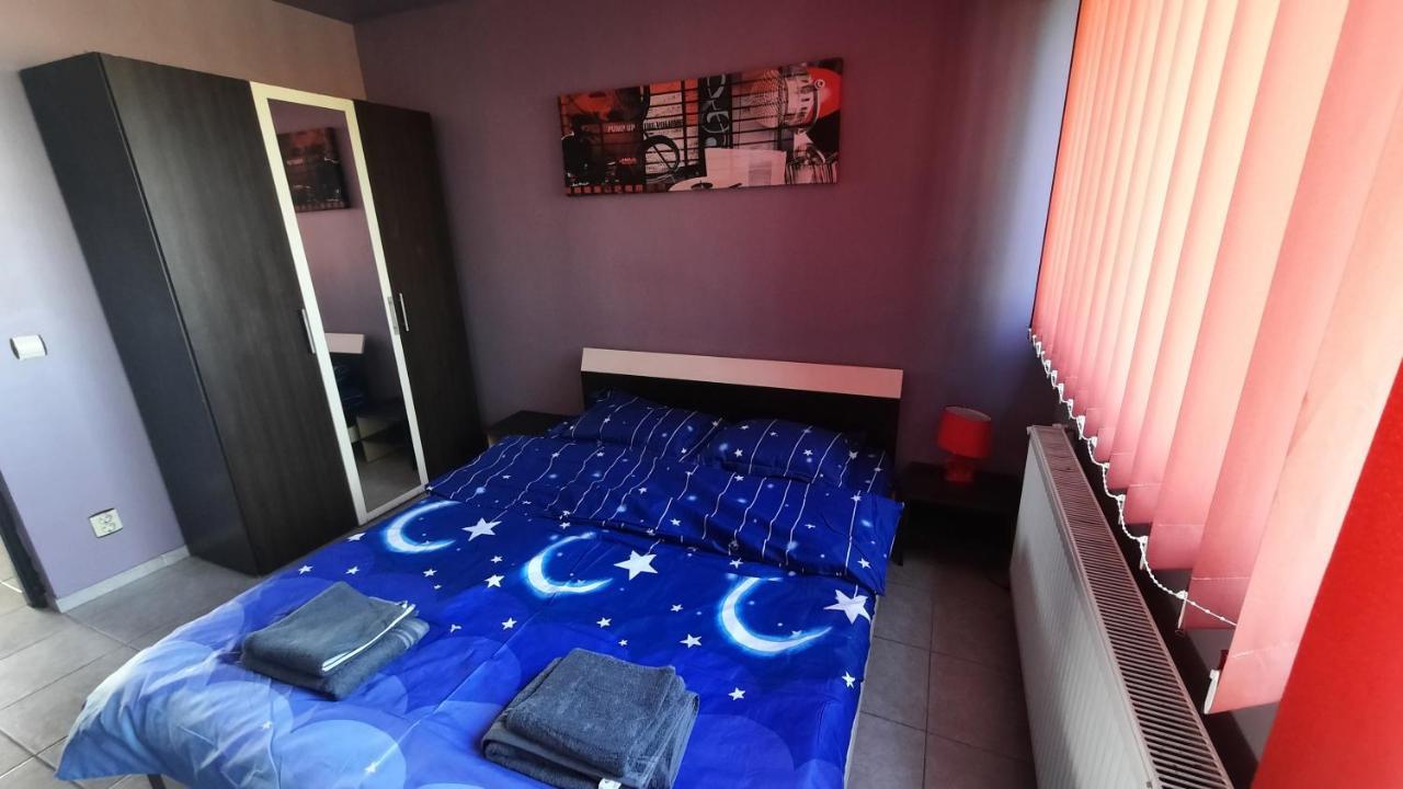 Spacious, Modern Condo In New Villa - Sleeps 6 Bukarest Kültér fotó