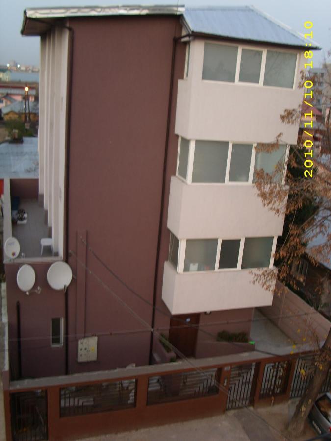 Spacious, Modern Condo In New Villa - Sleeps 6 Bukarest Kültér fotó