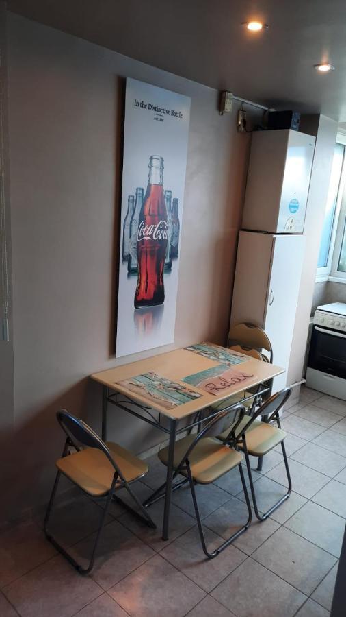 Spacious, Modern Condo In New Villa - Sleeps 6 Bukarest Kültér fotó