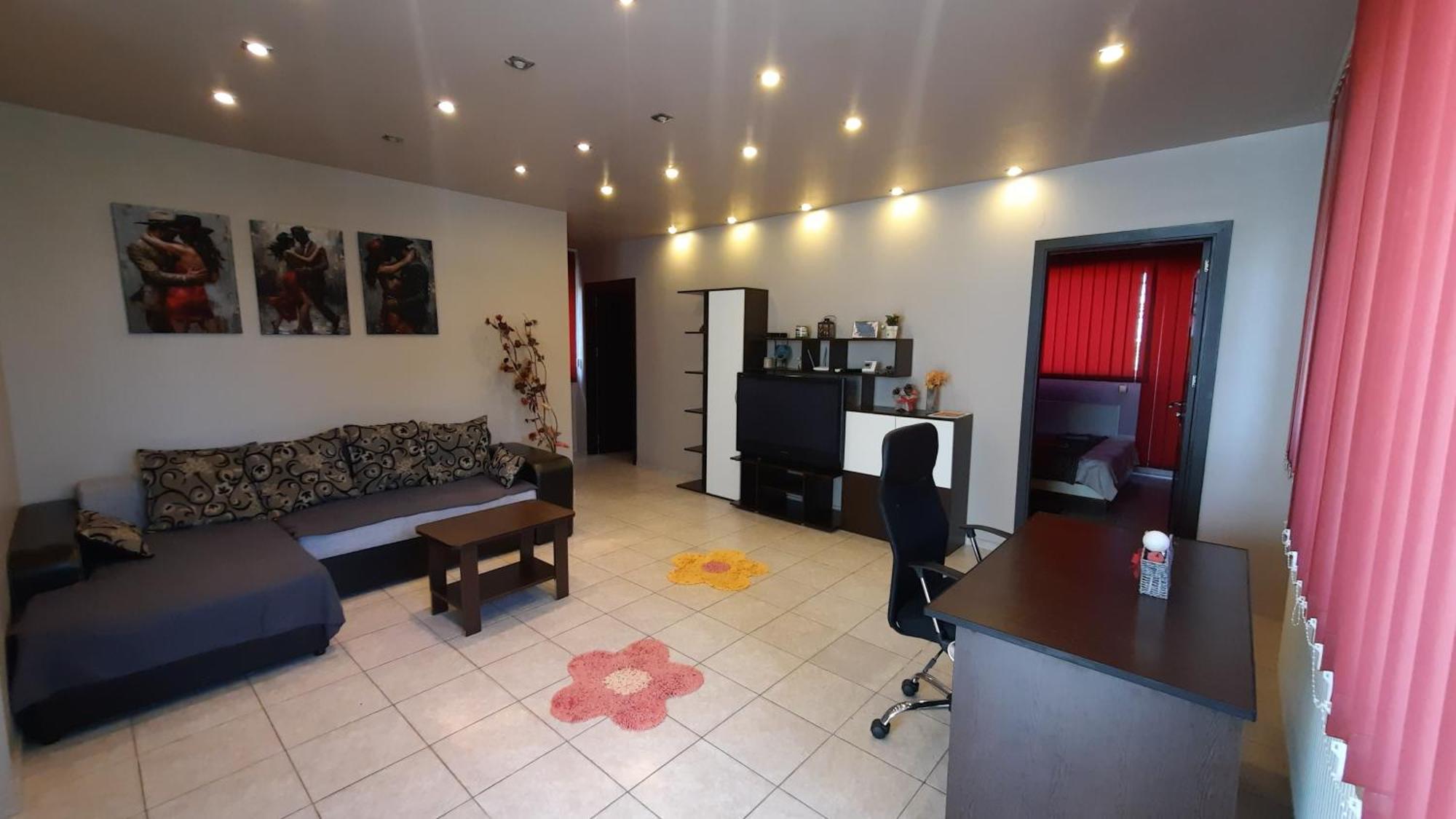 Spacious, Modern Condo In New Villa - Sleeps 6 Bukarest Kültér fotó